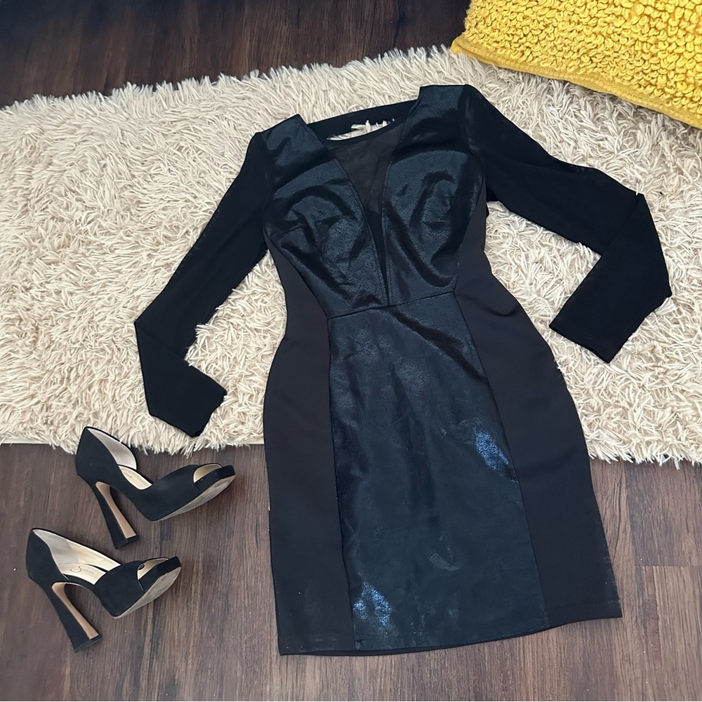 WINDSOR Long sleeve bodycon open back Black short dress Size L